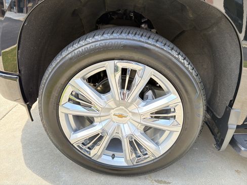 Used 2022 Chevrolet Silverado 1500 High Country w/ High Country Premium Package AWD/4WD image 11