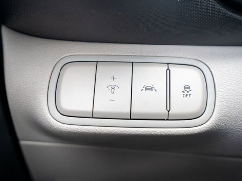 Certified 2022 Hyundai Venue SEL image 21