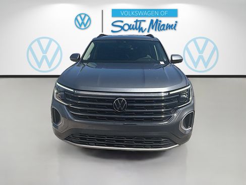 Certified 2025 Volkswagen Atlas SE FWD image 2
