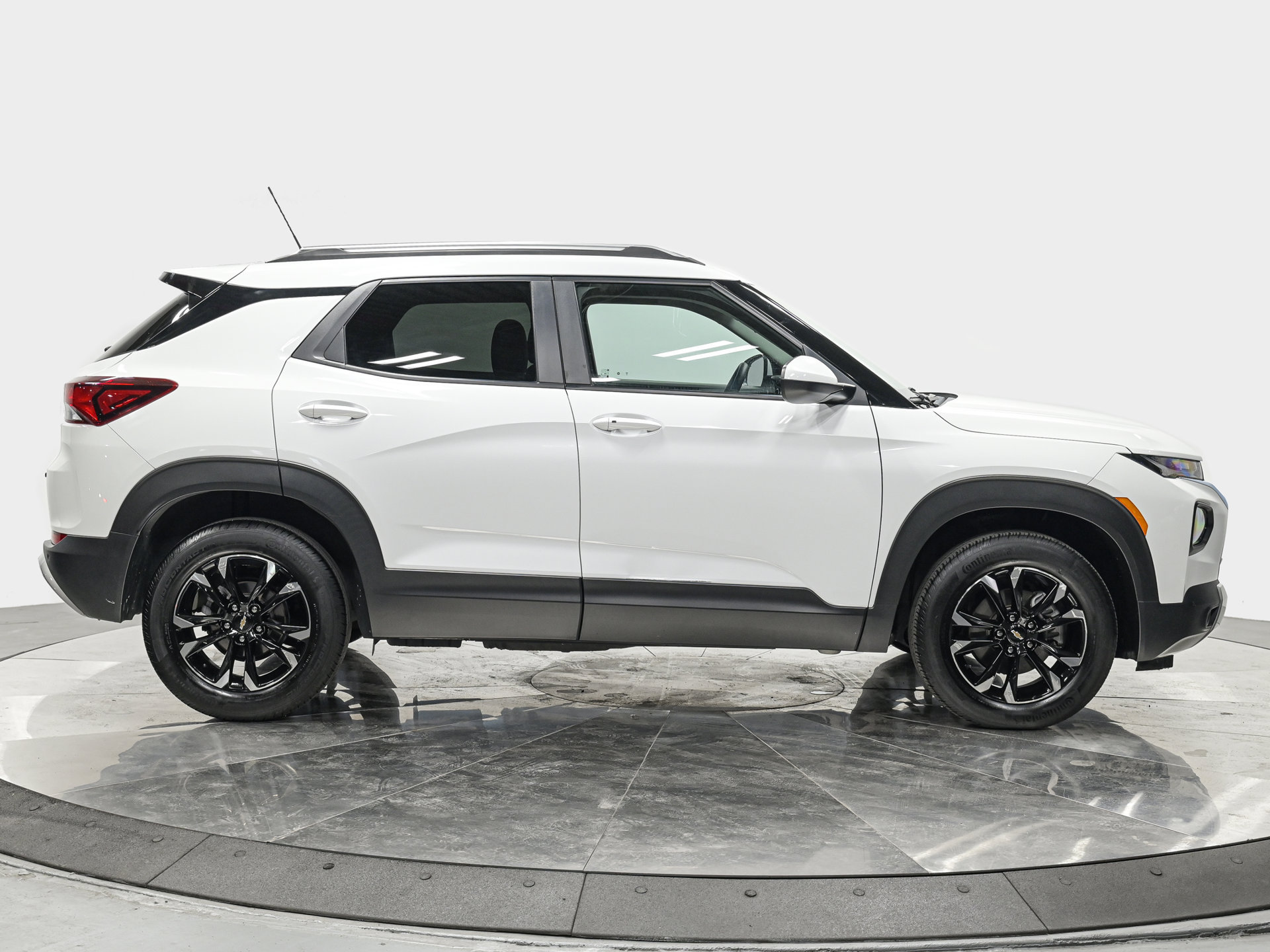 Used 2023 Chevrolet TrailBlazer LT w/ Convenience Package AWD/4WD image 10