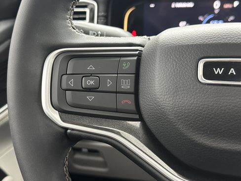 Used 2023 Jeep Wagoneer BASE w/ Premium Group I image 16