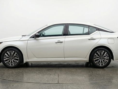 Used 2025 Nissan Altima 2.5 SV image 5