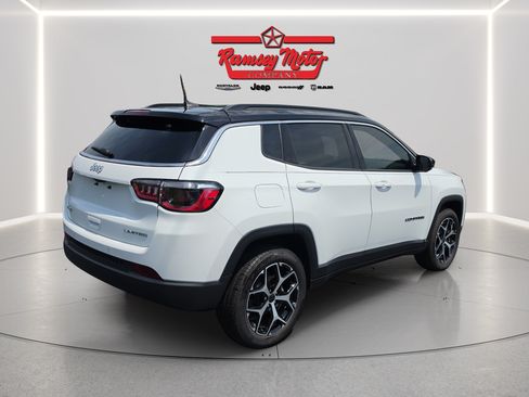 Used 2025 Jeep Compass Limited AWD/4WD image 5