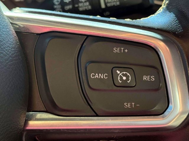 Used 2019 Jeep Wrangler Unlimited Sahara w/ Uconnect 4C Nav & Sound Group AWD/4WD image 23