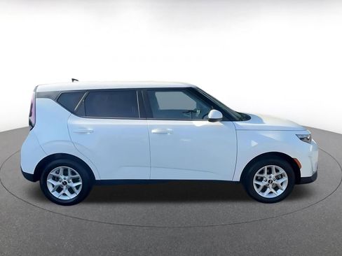 Used 2025 Kia Soul LX w/ LX Technology Package image 16