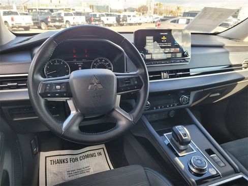 Used 2024 Mitsubishi Outlander SE Black Edition image 18