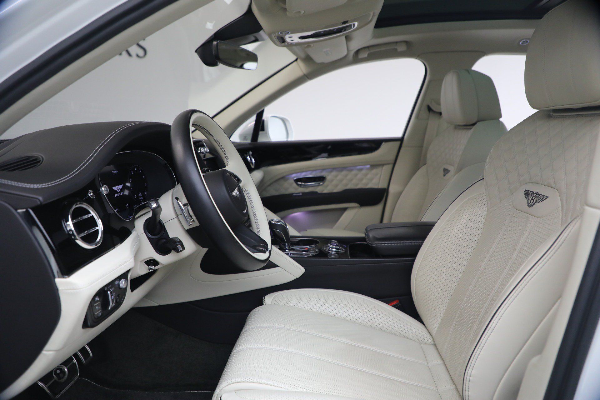 Certified 2022 Bentley Bentayga AWD/4WD image 20