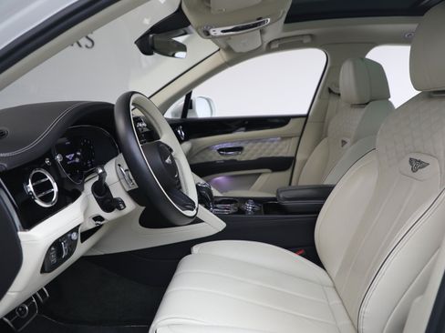 Certified 2022 Bentley Bentayga AWD/4WD image 20