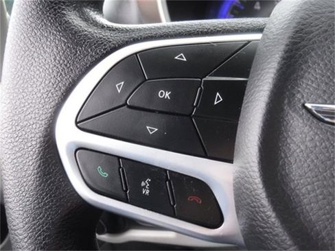 Certified 2020 Chrysler Voyager L image 27