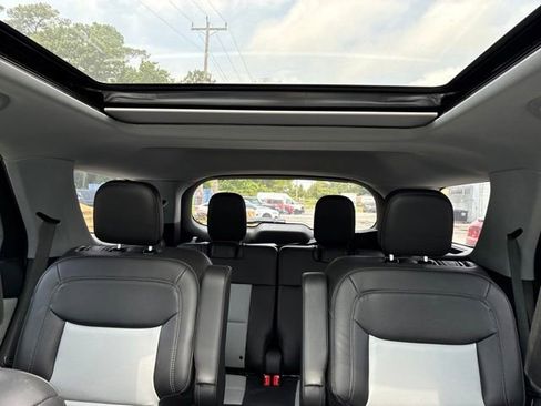 Used 2022 Ford Explorer XLT w/ Equipment Group 202A AWD/4WD image 34