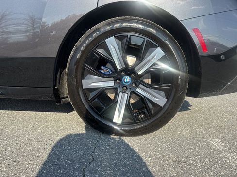 Used 2022 BMW iX xDrive50 w/ Premium Package image 33