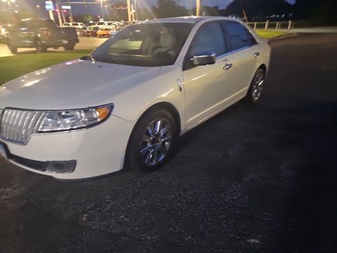 Used 2012 Lincoln MKZ FWD image 3