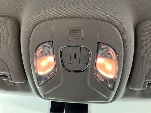 Used 2022 Jeep Compass Latitude FWD image 33