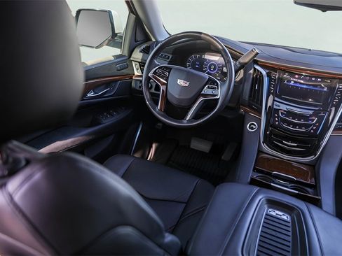Used 2019 Cadillac Escalade Luxury image 22