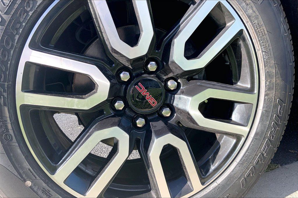 Used 2021 GMC Yukon AT4 w/ Rear Media and Nav Package AWD/4WD image 3