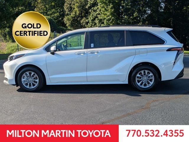 Certified 2026 Toyota Sienna XLE FWD image 7