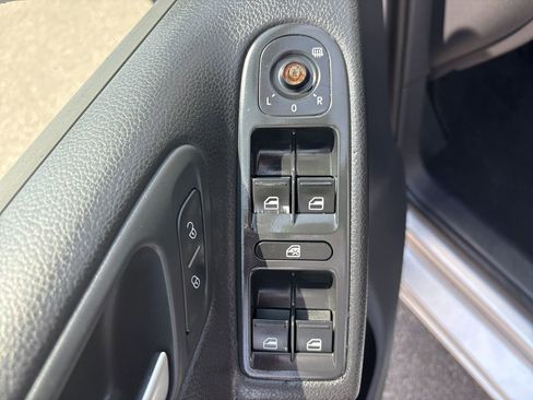 Used 2013 Volkswagen Golf 4-Door image 11