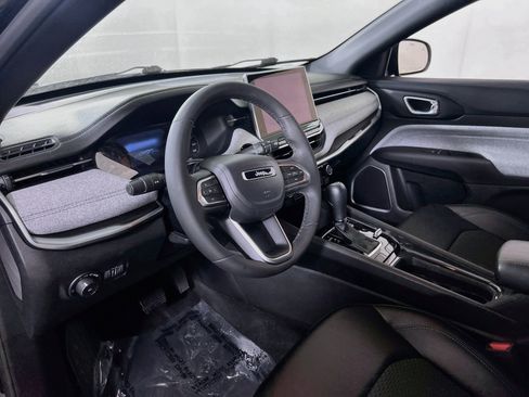 Used 2023 Jeep Compass Latitude AWD/4WD image 9