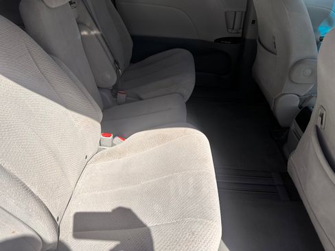 Used 2013 Toyota Sienna LE w/ Towing Pkg FWD image 8