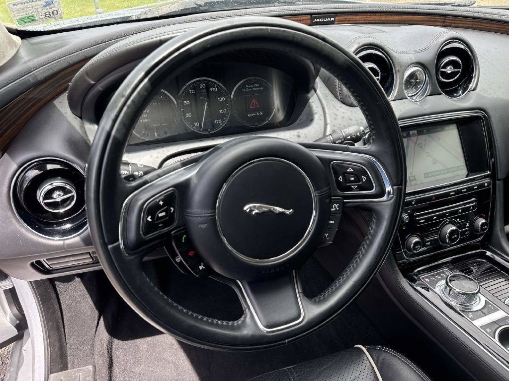 Used 2015 Jaguar XJ L Portfolio RWD image 22
