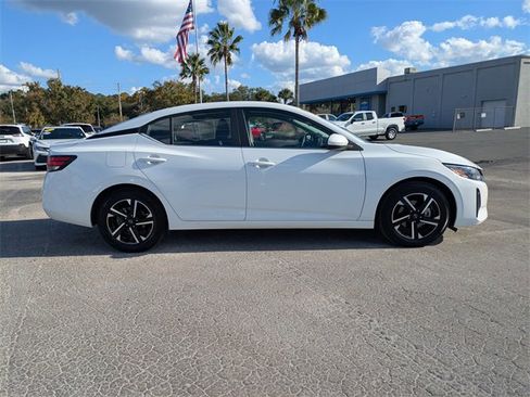 Used 2024 Nissan Sentra SV image 3