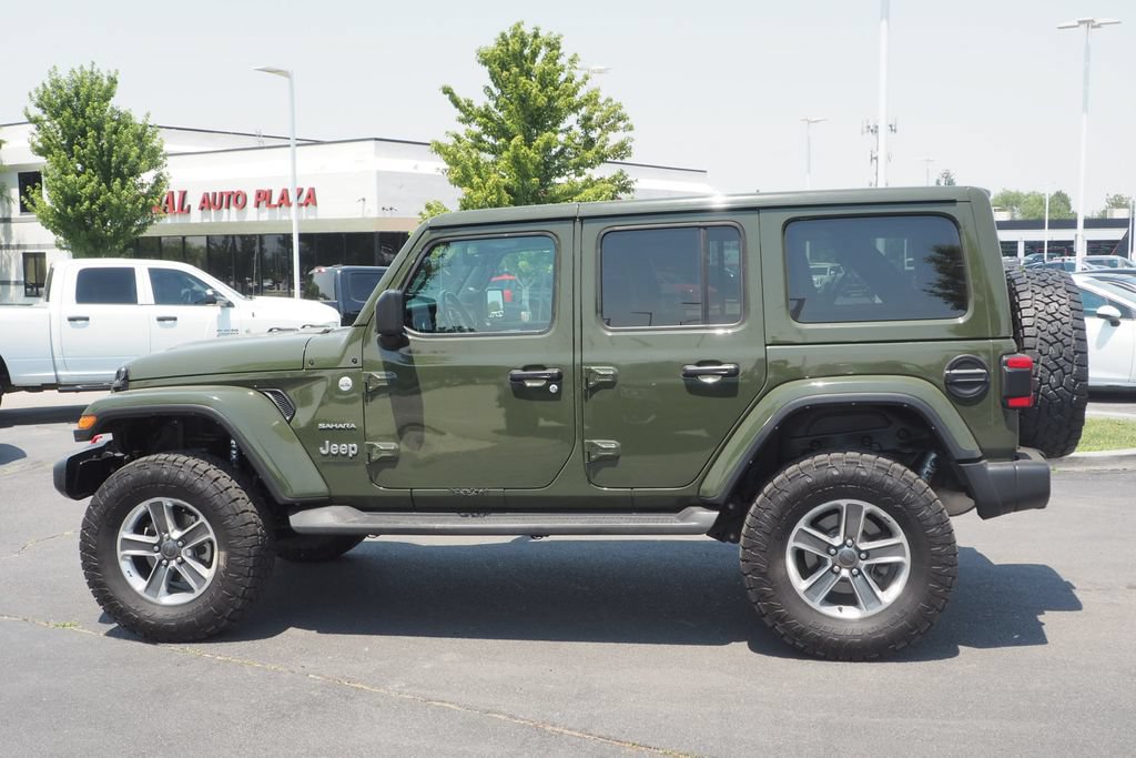 Used 2022 Jeep Wrangler Unlimited Sahara w/ LED Lighting Group AWD/4WD image 4