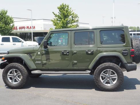 Used 2022 Jeep Wrangler Unlimited Sahara w/ LED Lighting Group AWD/4WD image 4