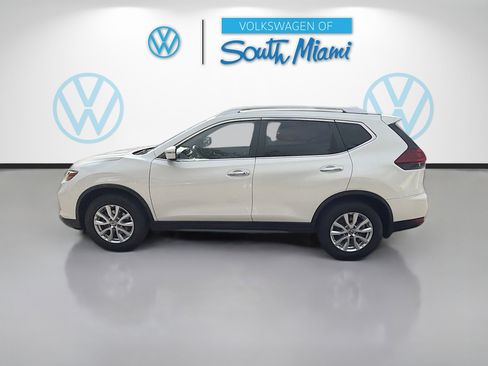 Used 2020 Nissan Rogue SV image 4