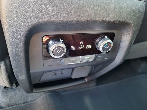 Used 2024 GMC Acadia Elevation image 11