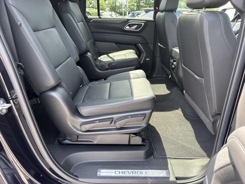Used 2022 Chevrolet Suburban LT w/ LT Signature Plus Package AWD/4WD image 26