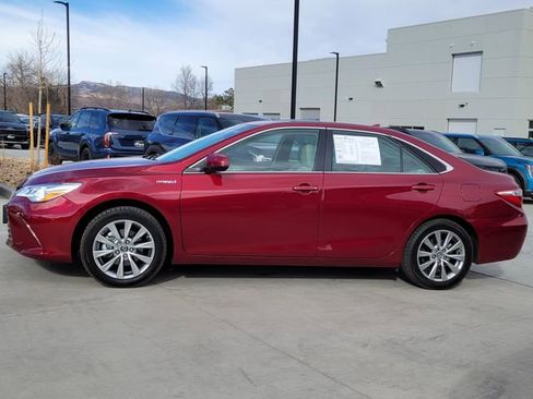 Used 2017 Toyota Camry XLE w/ Moonroof Package image 2