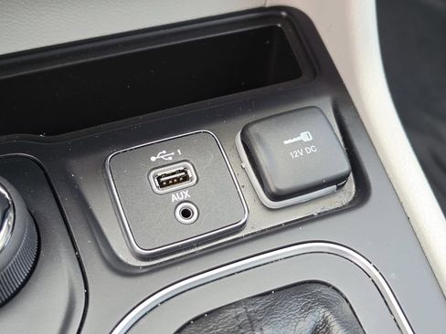 Certified 2022 Jeep Cherokee Latitude Lux w/ Sun & Sound Group AWD/4WD image 24