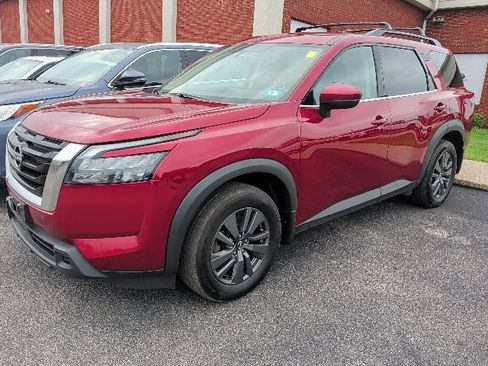 Used 2024 Nissan Pathfinder SV AWD/4WD image 3