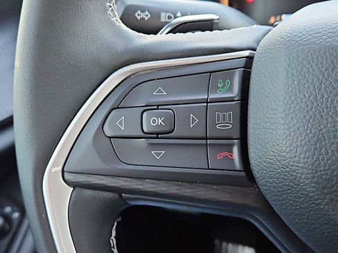 Used 2025 Jeep Grand Cherokee Laredo w/ Luxury Tech Group I image 25