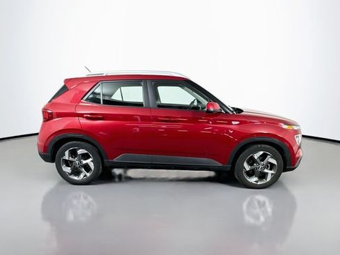 Used 2023 Hyundai Venue SEL FWD image 7