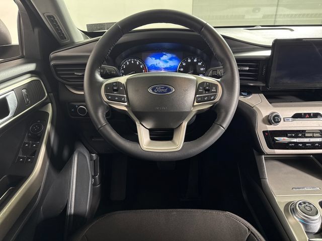 Used 2023 Ford Explorer XLT AWD/4WD image 26