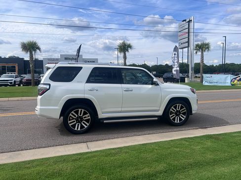 Used 2022 Toyota 4Runner Limited AWD/4WD image 2