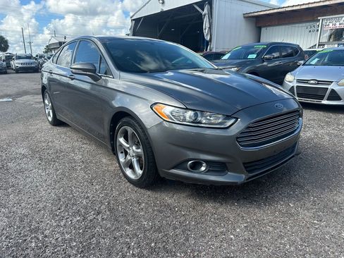 Used 2013 Ford Fusion SE FWD image 1