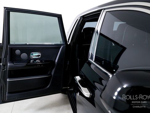 Used 2020 Rolls-Royce Phantom Sedan RWD image 28