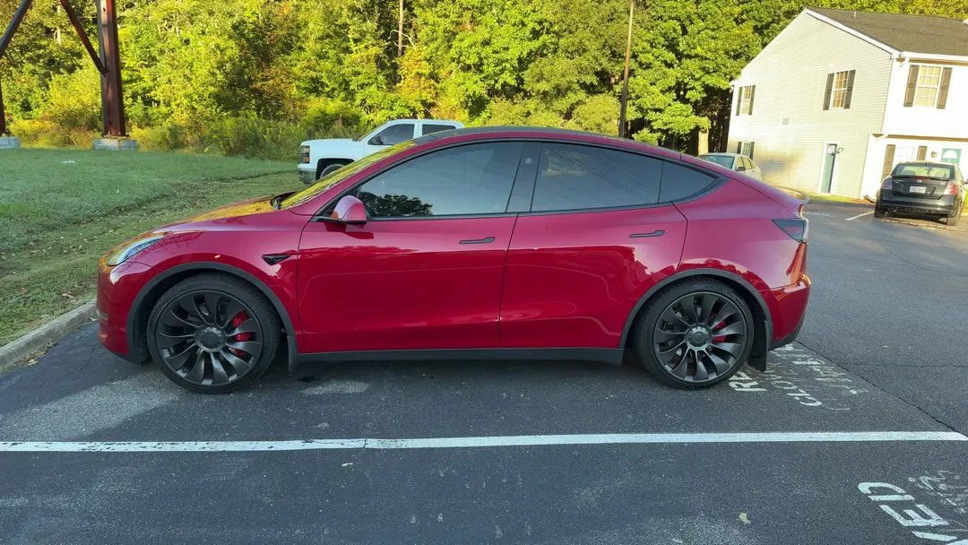 Used 2023 Tesla Model Y Performance AWD/4WD image 2