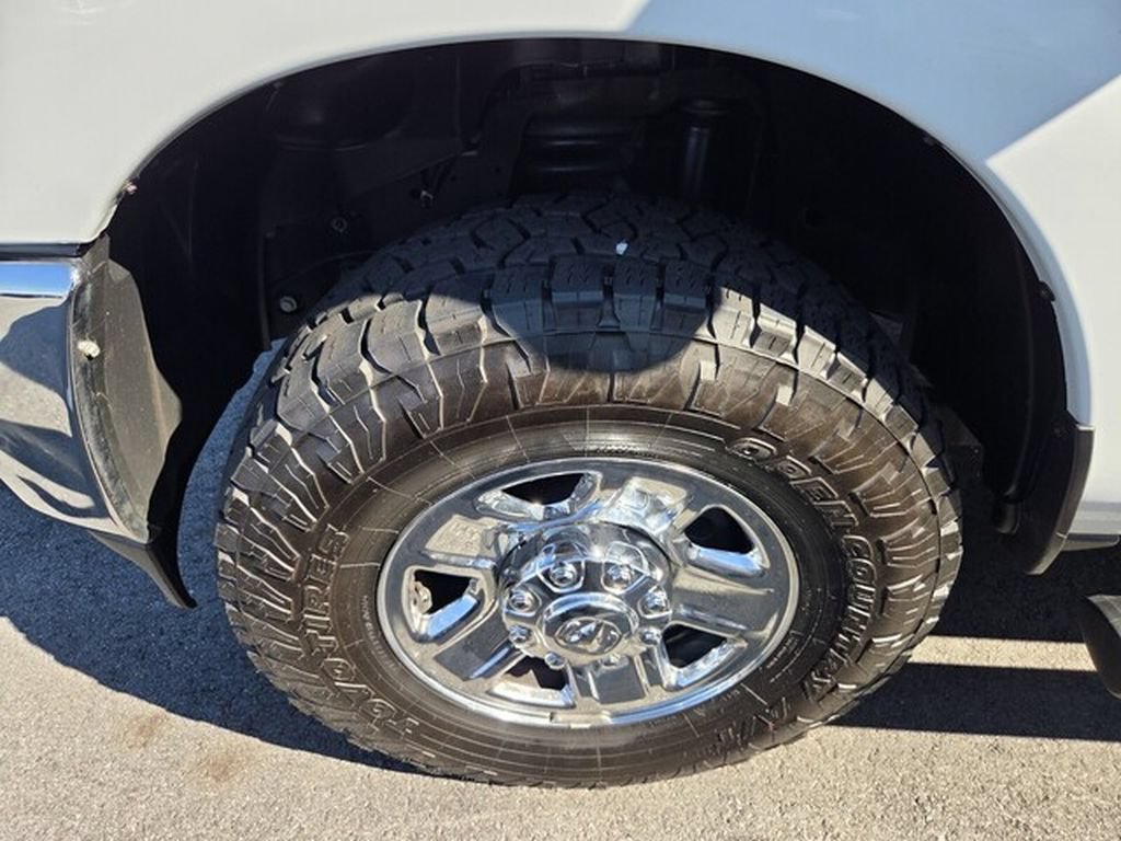 Used 2024 RAM 2500 Tradesman w/ Chrome Appearance Group AWD/4WD image 3