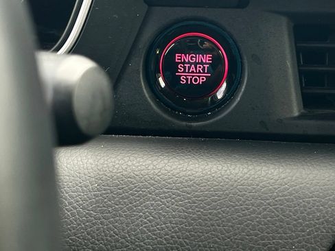 Used 2025 Honda Pilot Touring image 16