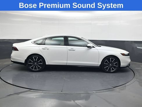 Used 2024 Honda Accord Touring image 3