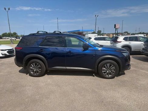 Used 2025 Nissan Pathfinder SV AWD/4WD image 7