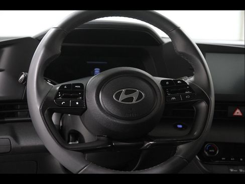 Certified 2025 Hyundai Elantra Sport FWD image 7