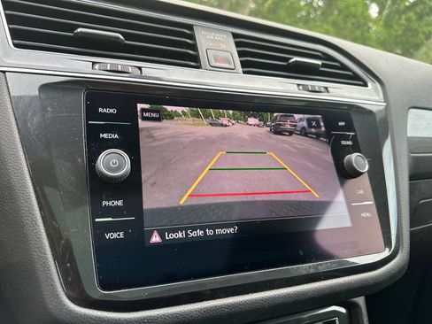 Used 2019 Volkswagen Tiguan SE w/ Panoramic Sunroof Package FWD image 15
