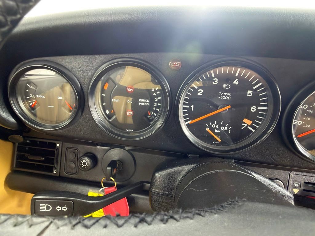 Used 1987 Porsche 911 Carrera RWD image 30