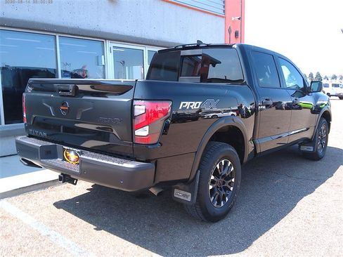 Used 2022 Nissan Titan PRO-4X w/ Pro-4x Convenience Package AWD/4WD image 3