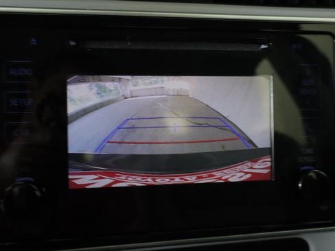 Used 2017 Toyota Corolla LE w/ Carpet Mat Package (TMS) FWD image 18