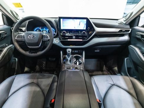 Certified 2026 Toyota Highlander Limited AWD/4WD image 14